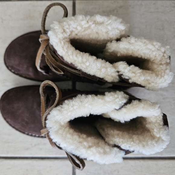 Ugg Brown Suede Shearling Ankle Boots - Picture 7 of 7